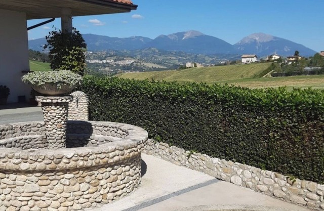 YELLOW HOUSE: apartment located between the sea, mountains and fantastic borghi☀️