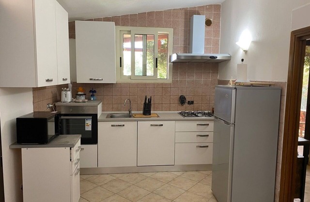 YELLOW HOUSE-NICE HOUSE WITH POOL AND GARDEN AT 6 MIN. SEA 6 MIN. SEA