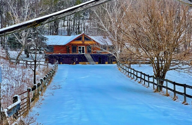 Yellow River Lodge 6-bedroom cabin w/ Pool & Hot Tub & Pool Table