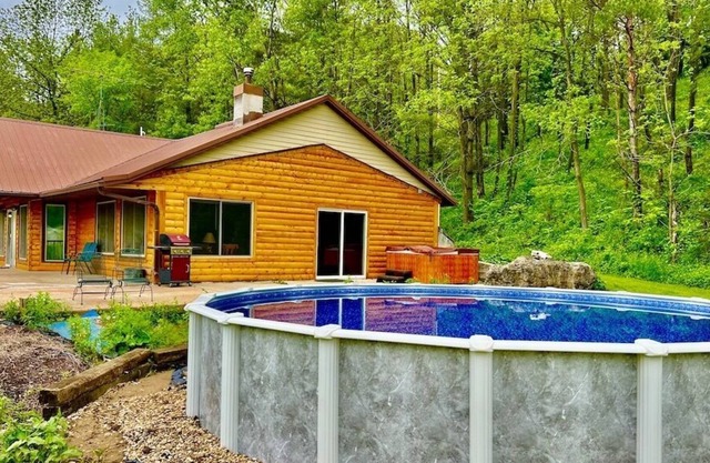 Yellow River Lodge w/ outdoor Hot Tub Jacuzzi & Pool