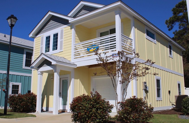 Yellow Submarine at Devonshire Place 3 Bedroom Home, Clubhouse Amenities & Near Beach Access