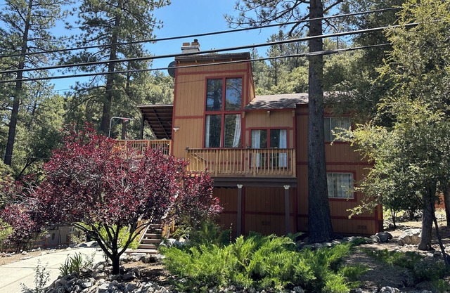 Yellowstone Cabin Retreat / 3 BR Retreat w/ Stunning Deck Views