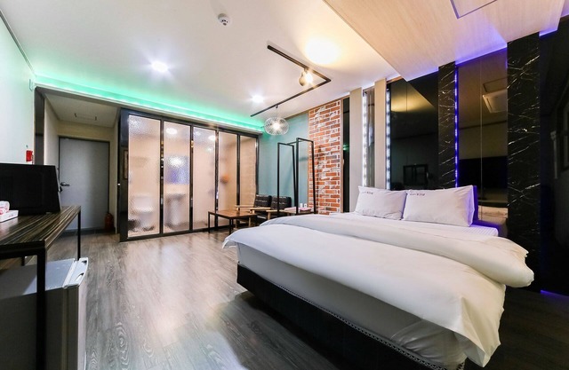 Yeongcheon CL Hotel
