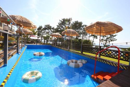 Yeosu Hi Mom Kids Family Pension Black