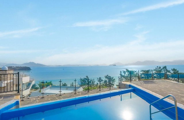 Yeosu Rebeu Ocean View Pension