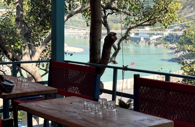 Yes Hotel By The Ganges
