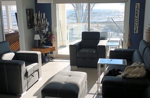 Yes that's the Lake view ! Private beach - Rooftop patio - Large balcony