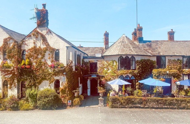3 bedroom accommodation in Lifton