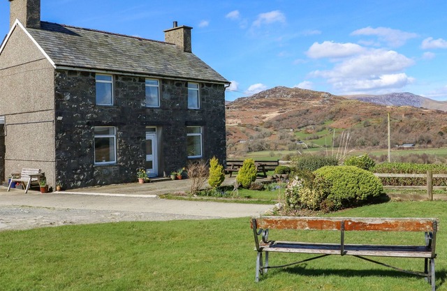 Ymwlch Bach Farmhouse, CRICCIETH
