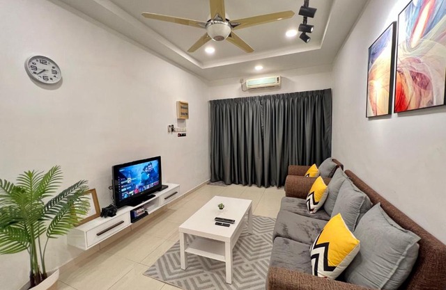 Yolo 10PAX CentralTown in AirPutih, PS4, Netflix