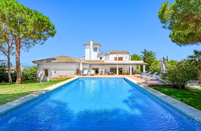 YOLO Spaces - Sotogrande - White House Villa
