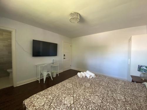 Yonge and Finch Subway !O Cozy & Modern Private Bdr with Private Half Bathroom
