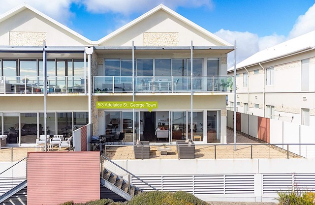 York Cove Apartment