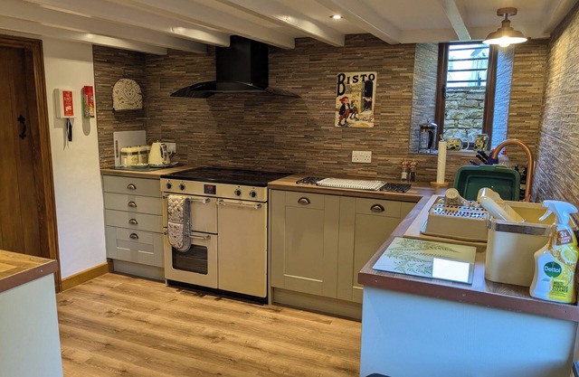 Yorkshire Dales Holiday Cottage in Dent. Self-catering, pet-friendly, sleeps 8.