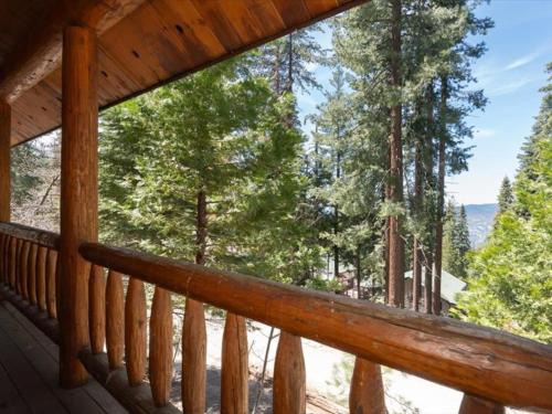 Yosemite Log Cabin-Rustic Charm-Sleeps 8