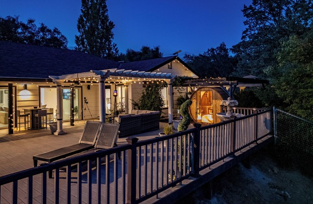 Yosemite Luxe Family Lodge-Sauna-Spa-Theater-EV-Poker Table-Game Room-Pool table