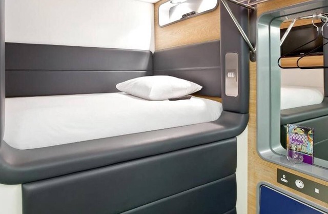 YOTELAIR Amsterdam Schiphol - Transit Hotel