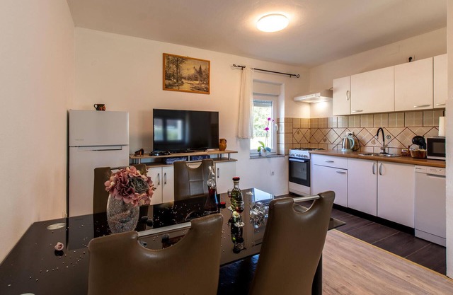 You can enjoy a relaxing vacation in this beautiful vacation home.