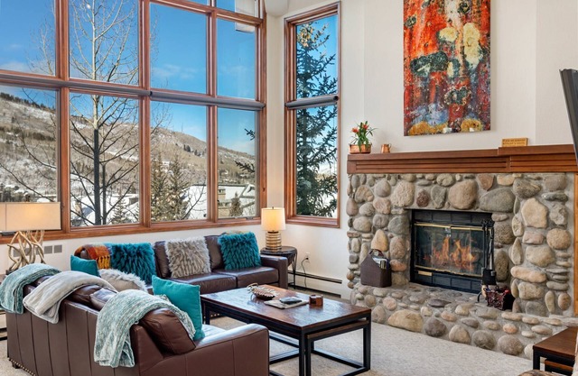 Hermosas vistas a la montaña! Camine hasta Beaver Creek Village, 2 King Suites, años alrededor de la piscina climatizada / jacuzzi