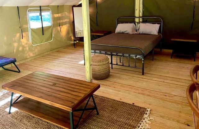 You Found it! Onsite Parking, Pet-Friendly Accommodation, Near Melrose Falls