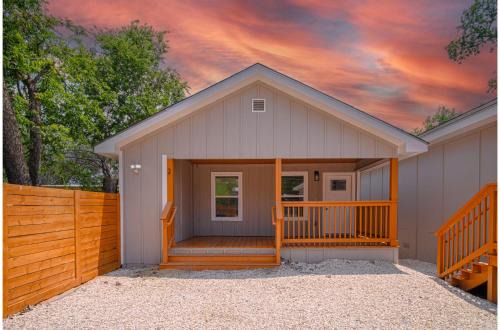Your Amazing 3BR2BA Downtown Delight