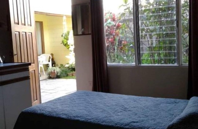 B & B Your Garden Bedroom en Urbanización Carmiol