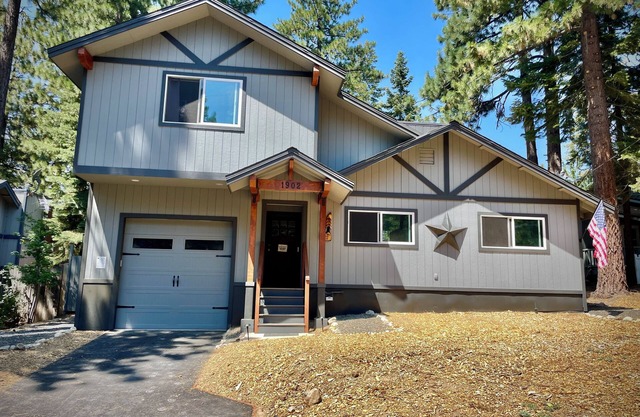 Your BRAND NEW Tahoe basecamp, with Hot tub and Massive Bunkroom!