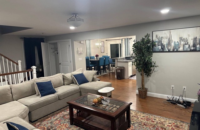 Your comfort vacation stays in Worcester, MA I Whole house l 3beds 2.5baths I