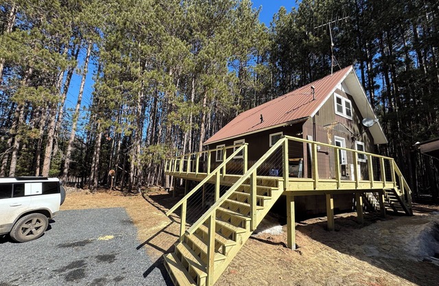 Your Enchanting Escape to the UP - Central wooded retreat, waterfalls