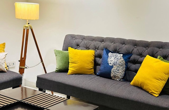 Your Family's Home Away from Home in Rajouri Garden: Couples Welcome!"