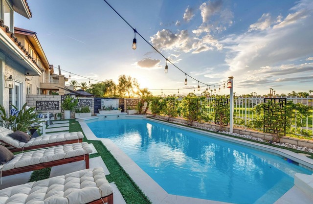 Charming 1-bedroom condo in wonderful Henderson with WiFi, AC