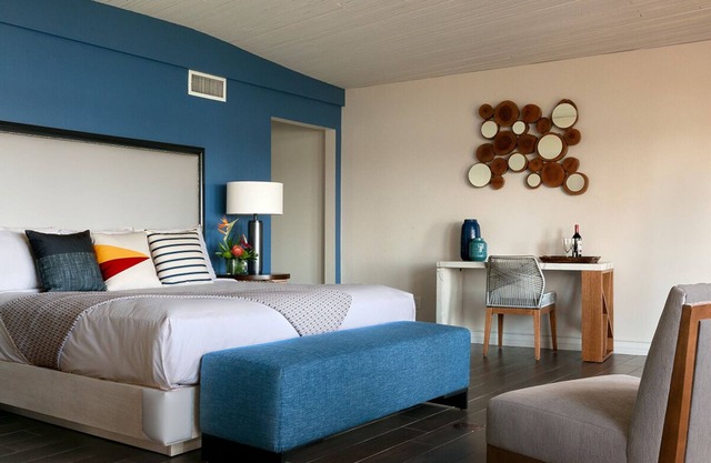 Your Gateway to San Diego's Delights! Unit w/ Kitchen, Pool, Tennis Court!