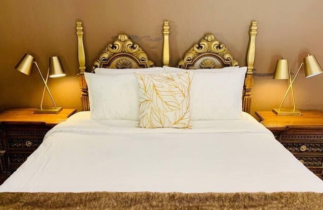 Your Gold studio w/balcony in the SD Downtown