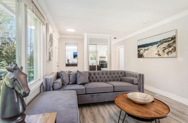 Your Gorgeous Getaway in Milton