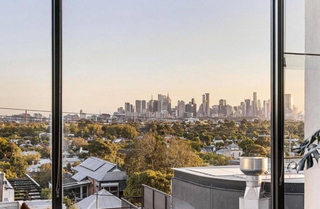 Your home away from home! Just 50m from the World's Coolest Street.