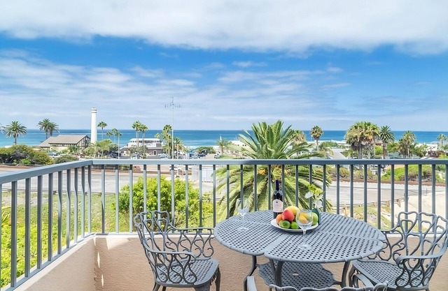 Your Home Away From Home! 2 Classy Units, Full Kitchen and Parking!