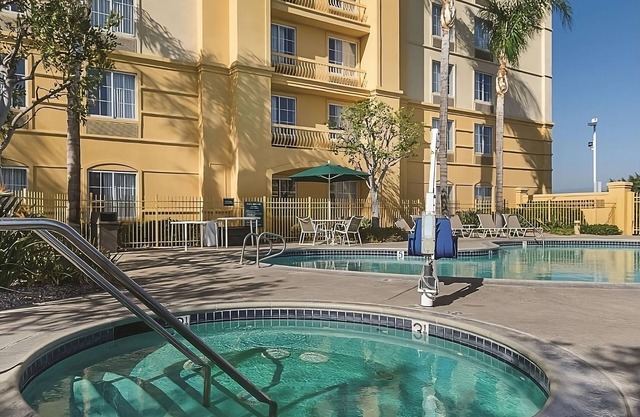 Your Home Away From Home! Family-Friendly Unit To Relax. Near Golden Oak Park