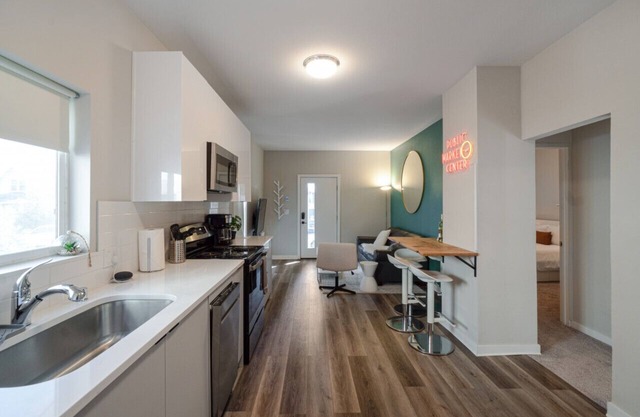 YOUR Home away from Home | Near Capitol Hill | King Bed | BoardGames