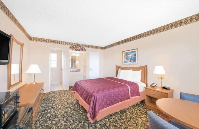 Your Home Away from Home in Pecos! Complimentary Breakfast and Airport Shuttle!