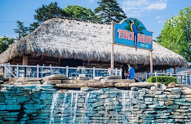 Your Home Away From Home! Onsite Pool, Free Parking, Near Lake of the Ozarks