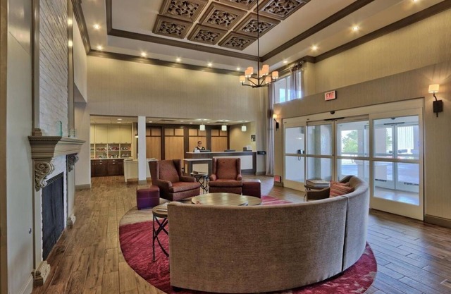 Your Home Away in Albuquerque! Free Breakfast, Full Kitchen, Pets Allowed!