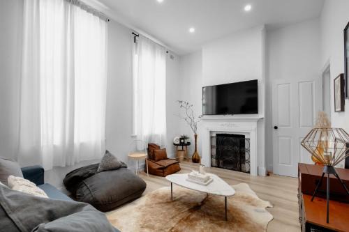 Your home on Smith St Collingwood Melbourne with parking