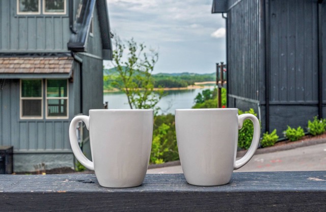 Your Lake Escape! Pet-Friendly Cabin +Game Loft