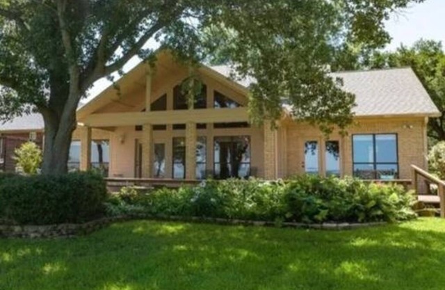 Your Lake House Awaits!