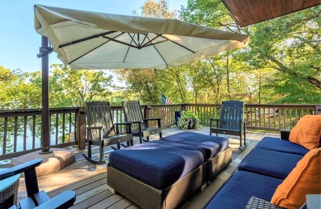 Contemporáneo acogedor y privado Lake Front Home