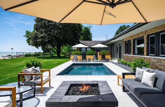 Your Luxury Waterfront Retreat!