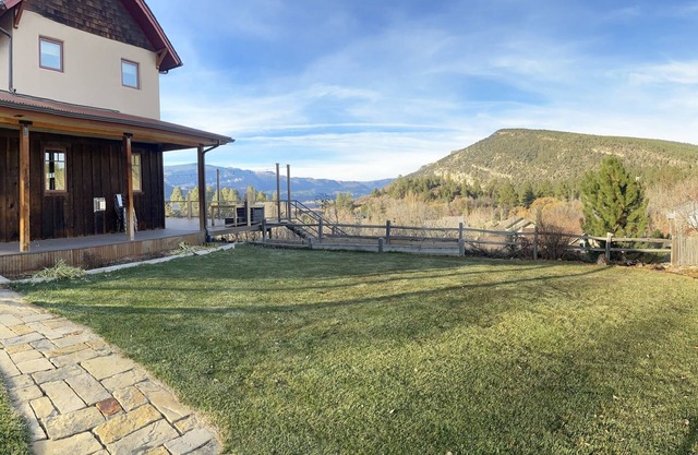 Your Mountain Town Retreat Awaits! Close to Town, Trails and the Train!