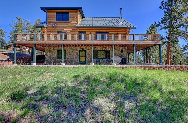 Your Own Private Apartment in Authentic Colorado Log Cabin
