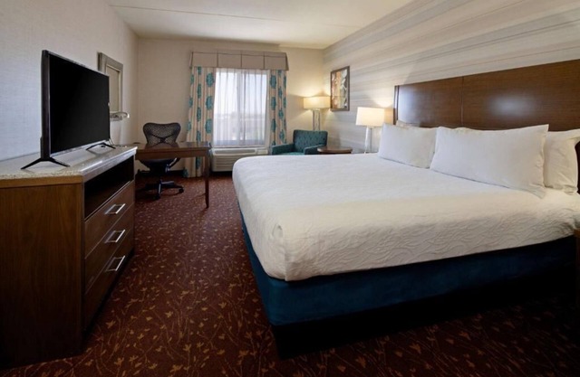 Your Passport to Relaxation! 2 Relaxing Units, Indoor Pool, Pets Allowed!