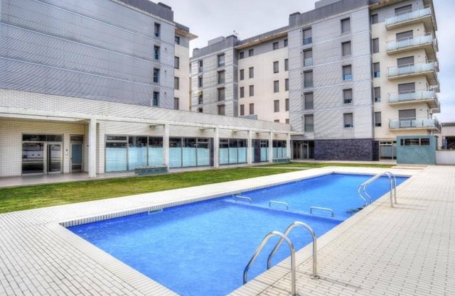 Tu perfecto apartamento mediterráneo en Sant Antoni de Calonge con piscina y jardín a solo pasos del mar 🌴🌊